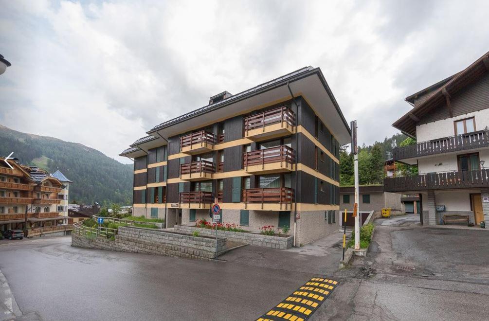 Deliziosa Mansarda Ai Piedi Della Pista 3Tre Apartment Мадона ди Кампильо Екстериор снимка
